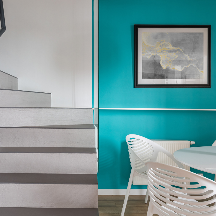 Escalier Coussa – mur attenant lissé et repeint